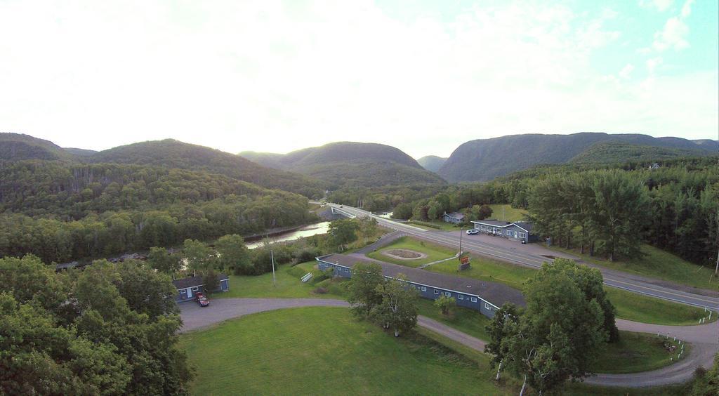 Cornerstone Motel Cheticamp Bagian luar foto