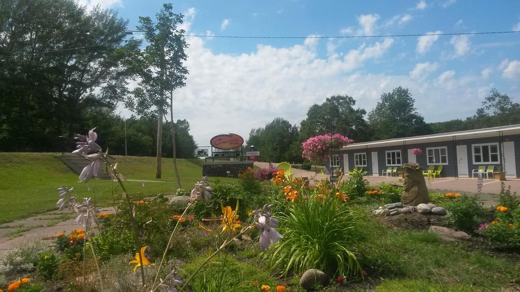 Cornerstone Motel Cheticamp Bagian luar foto