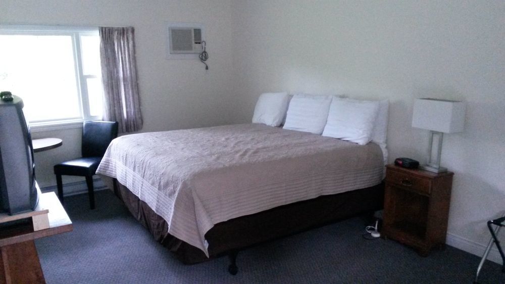 Cornerstone Motel Cheticamp Bagian luar foto