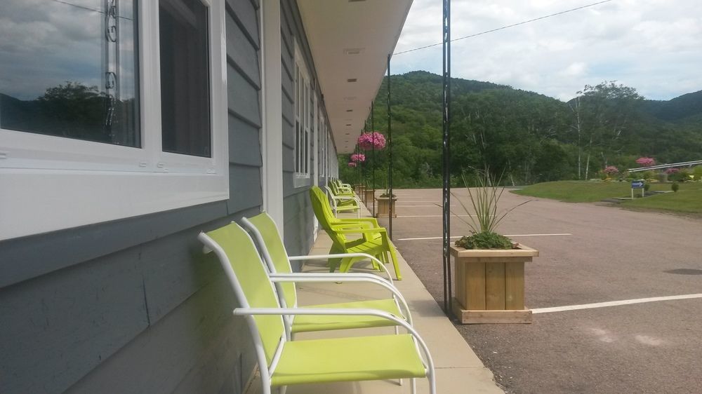 Cornerstone Motel Cheticamp Bagian luar foto